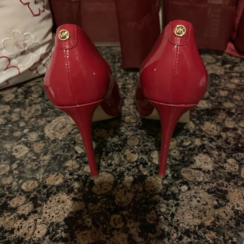 Michael Kors  Red Pump - Picture 3 of 4